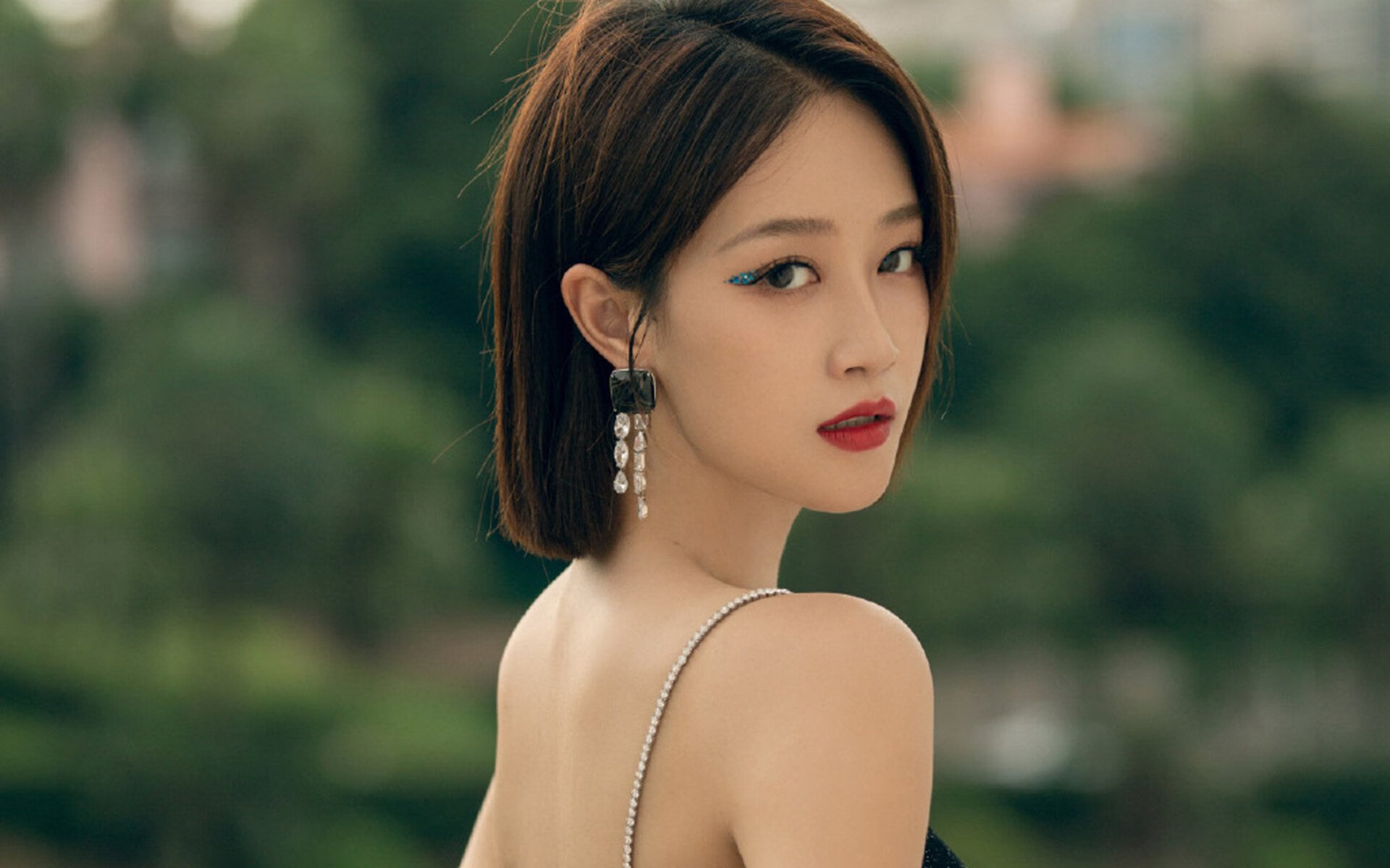 街道狂飙与绿茵对决,当F1引擎轰鸣遇见智利足球荣光