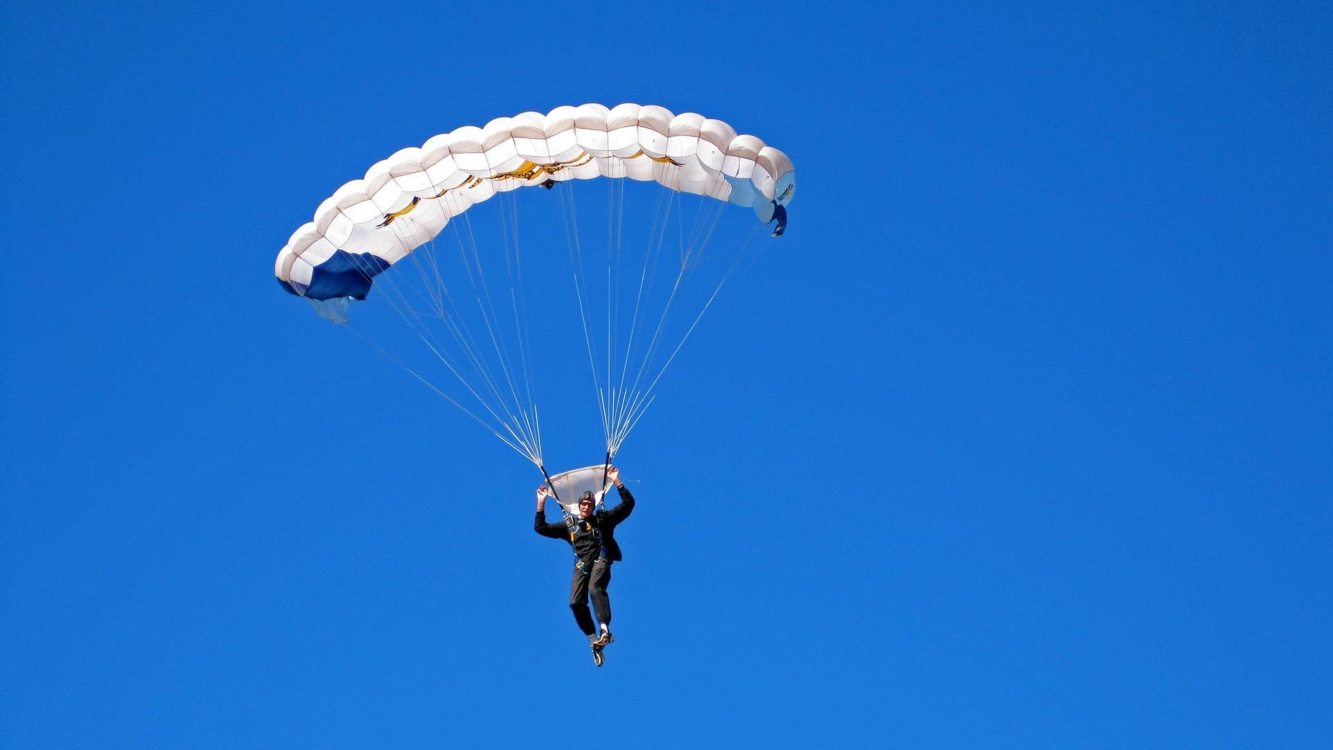 当篮球遇上F1，范弗利特的火力压制与赛道上的国王接管