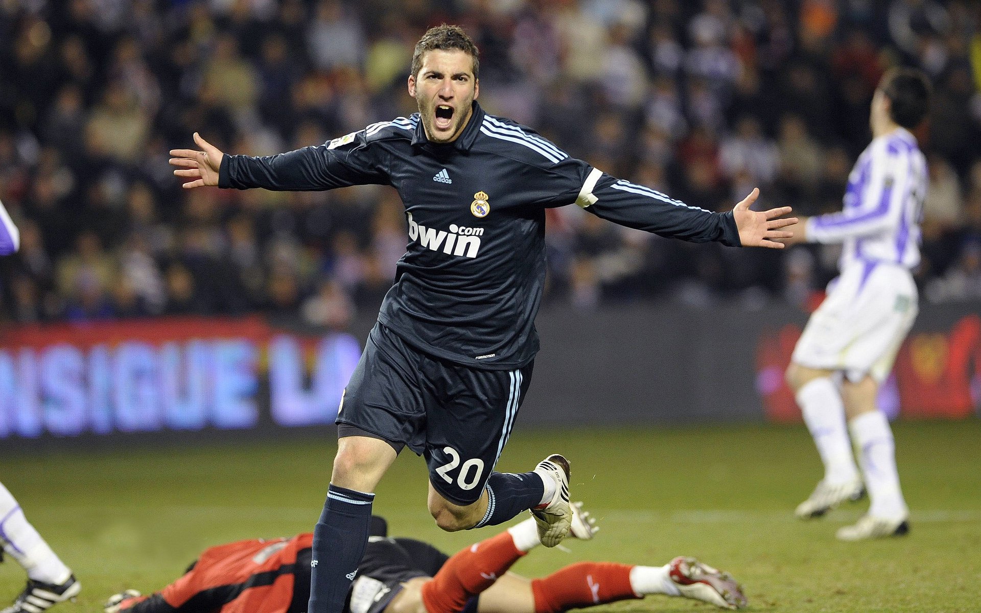 厄德高式节奏掌控的艺术，勒沃库森如何以全面压制终结莱比锡红牛