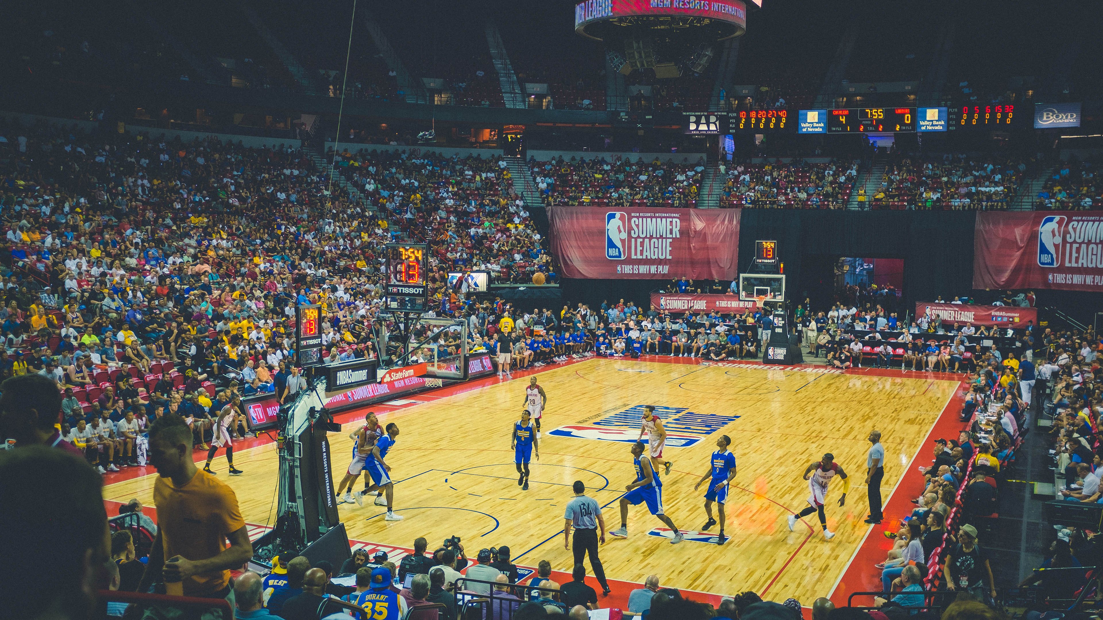 密尔沃基的钢铁意志，霍勒迪末节封神，公牛翻盘鹈鹕启示录