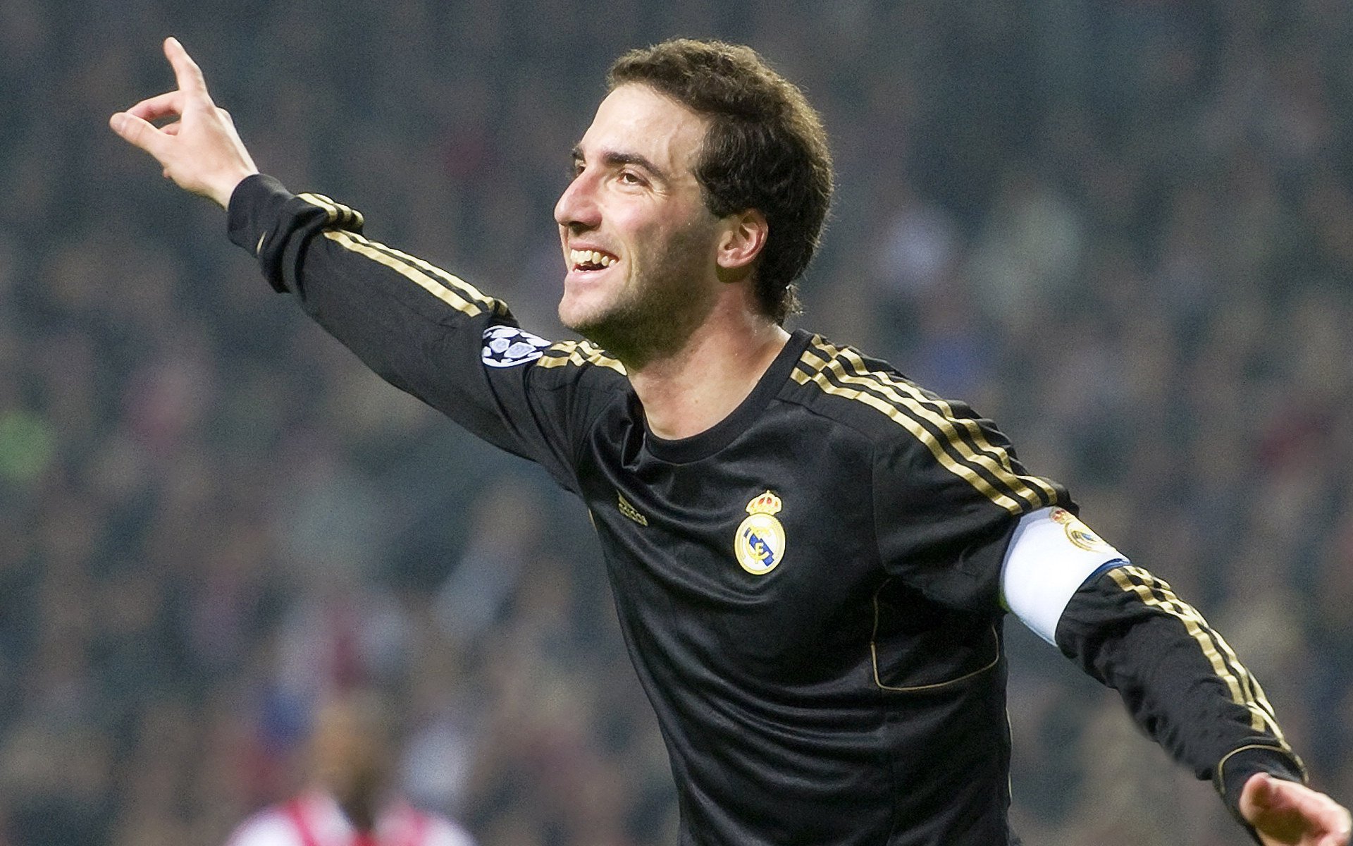 尼日利亚险胜伊朗，斯通斯关键时刻站出来的背后，是团队韧性与个人英雄主义的完美结合